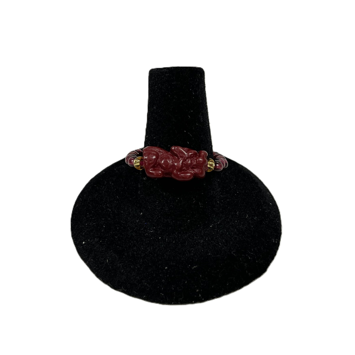 Bague en grenat almandin avec porte-bonheur Pixiu
