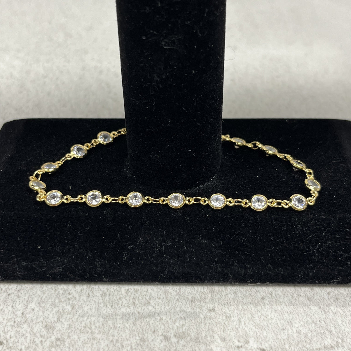 Clear Bubbles Belle by elle barred bracelet