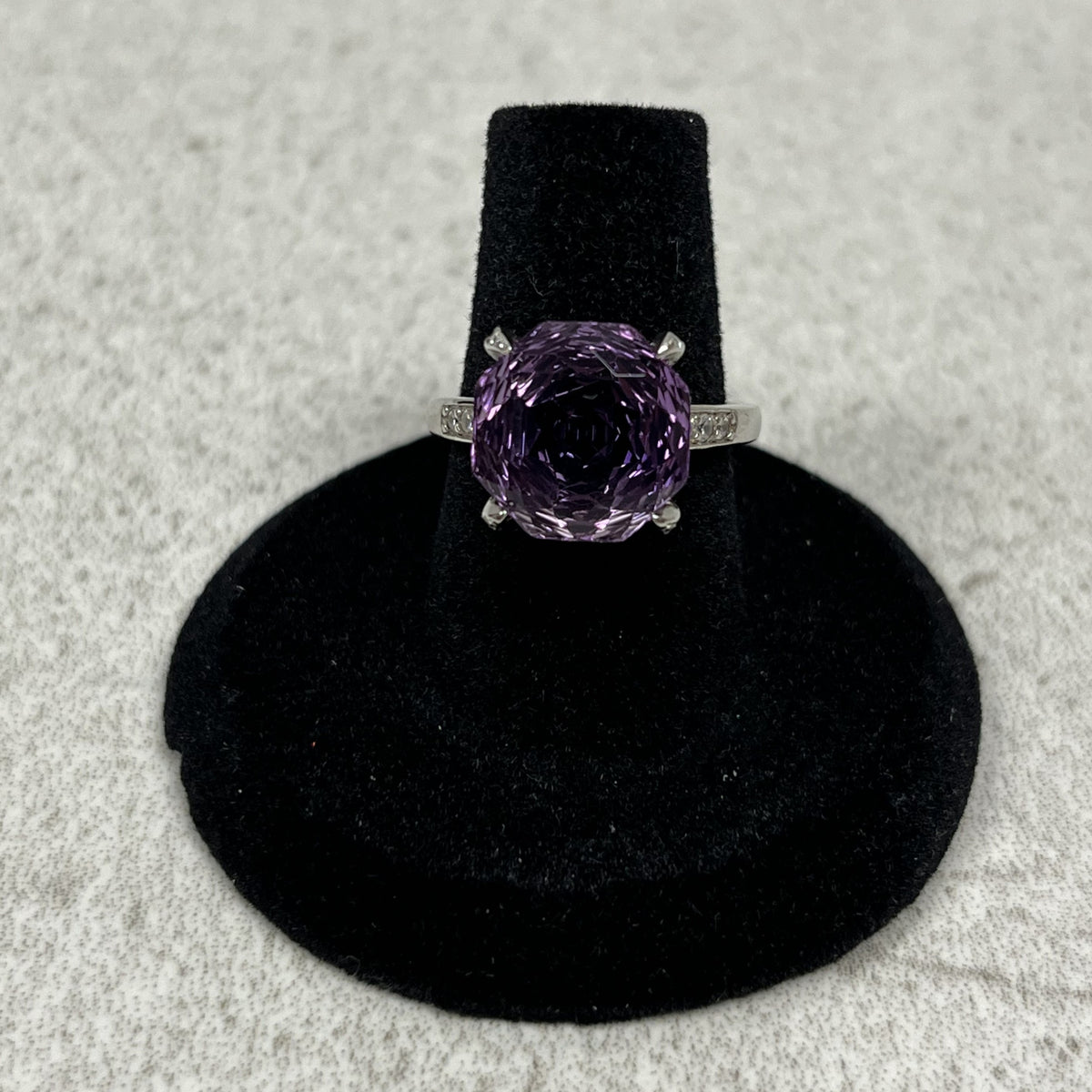 Ring with "Amethyst Rose" &amp; three Zirconia on each side adjustable